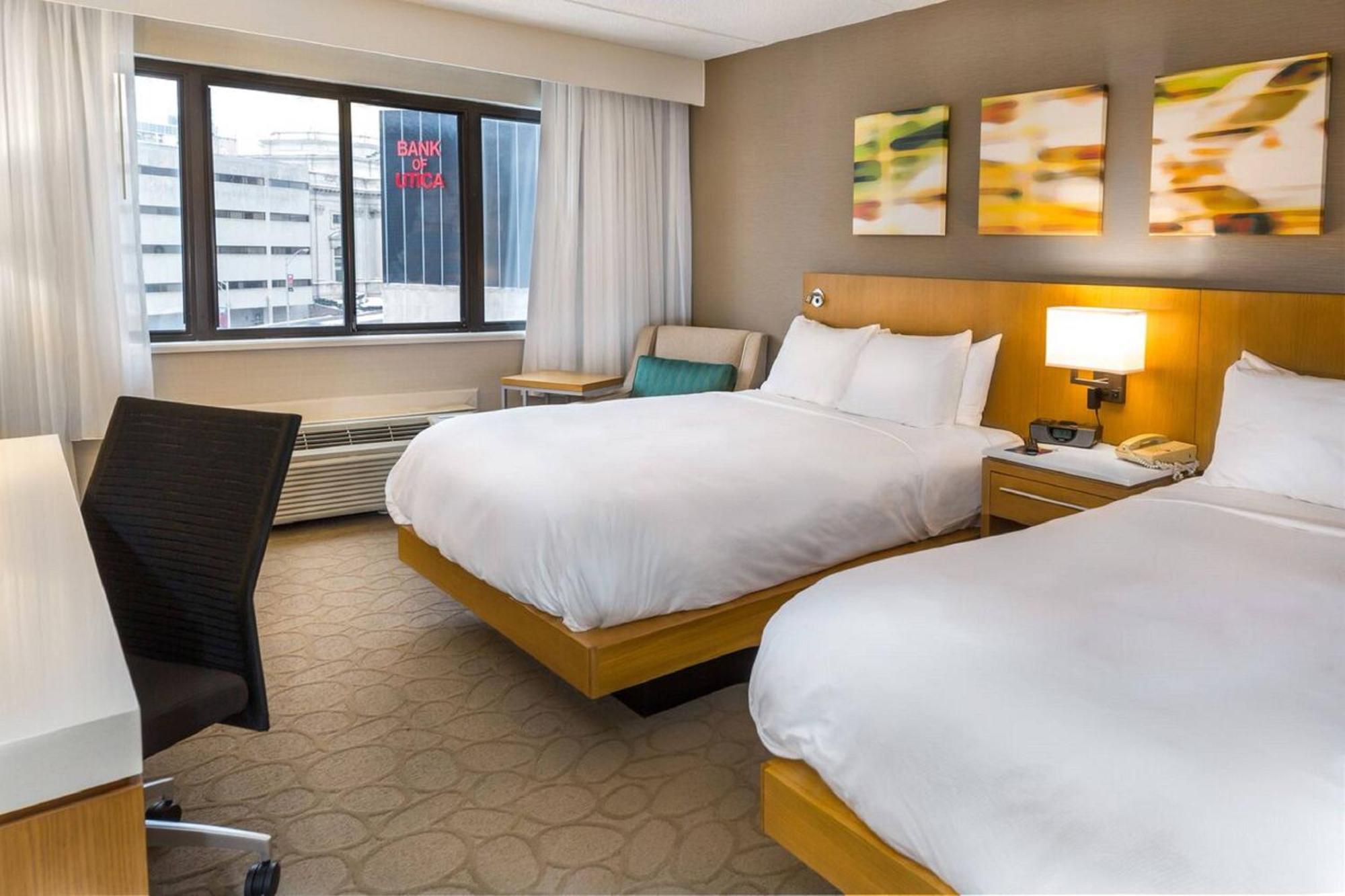 Delta Hotels By Marriott Utica Bagian luar foto