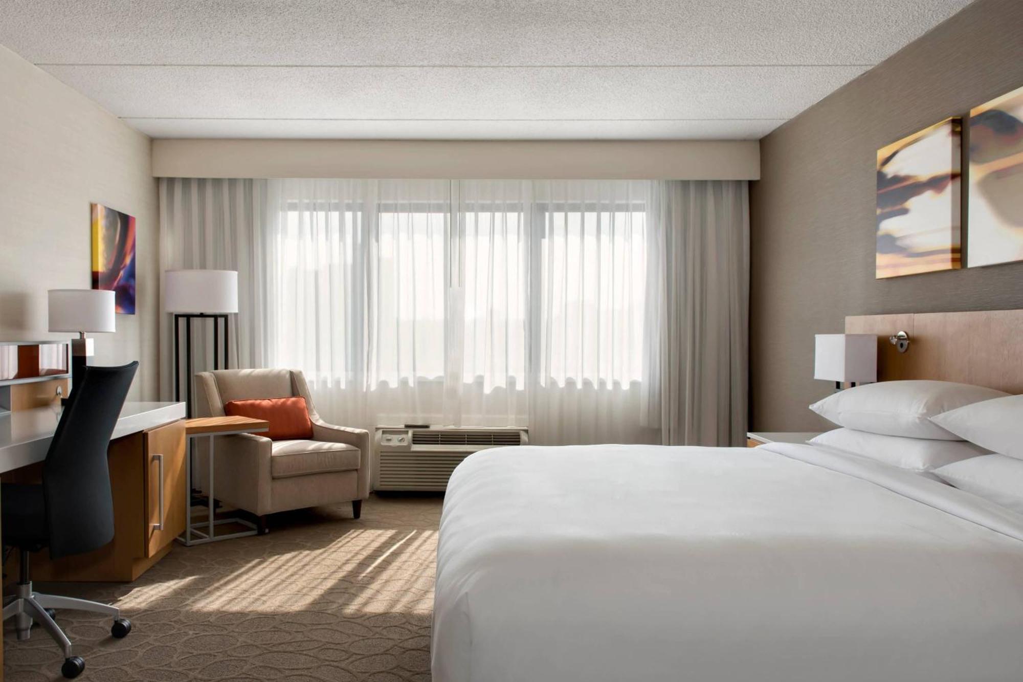 Delta Hotels By Marriott Utica Bagian luar foto