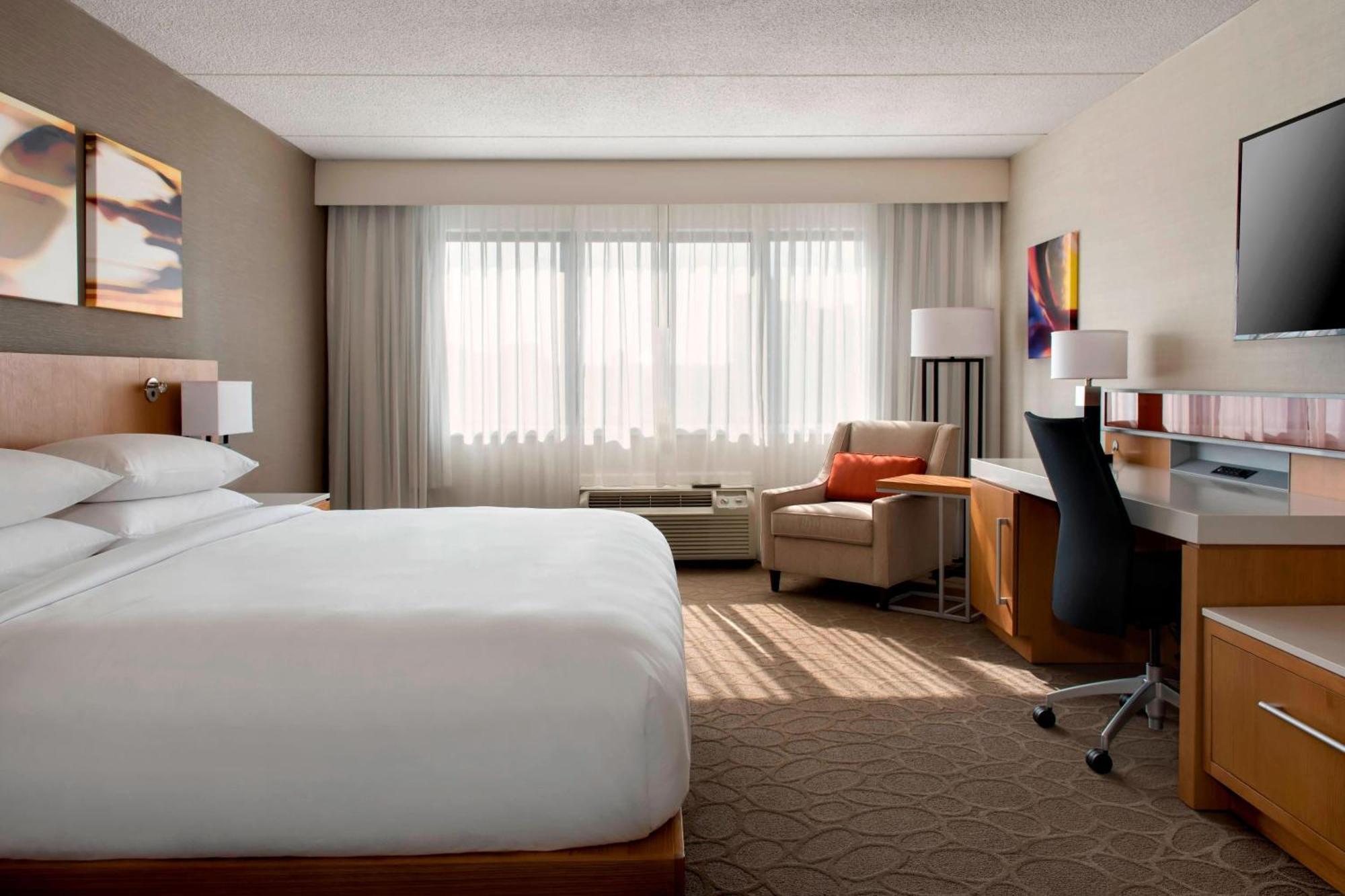 Delta Hotels By Marriott Utica Bagian luar foto