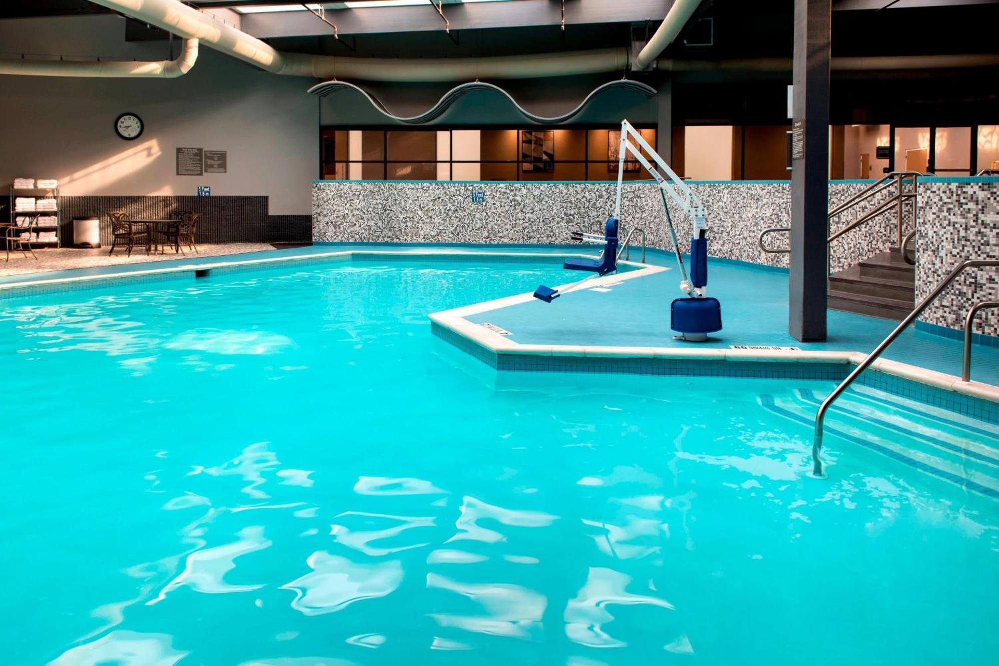 Delta Hotels By Marriott Utica Bagian luar foto