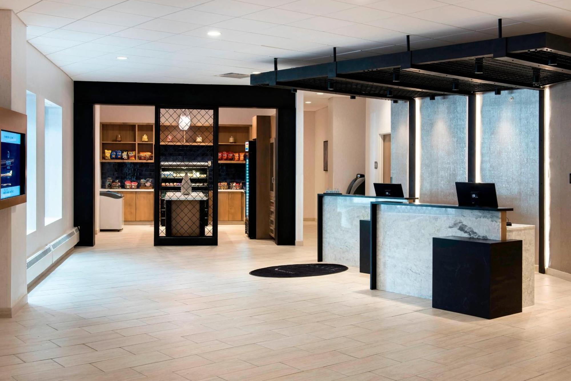 Delta Hotels By Marriott Utica Bagian luar foto