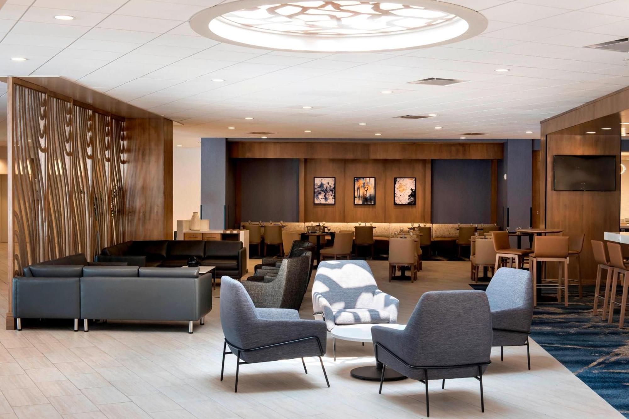 Delta Hotels By Marriott Utica Bagian luar foto