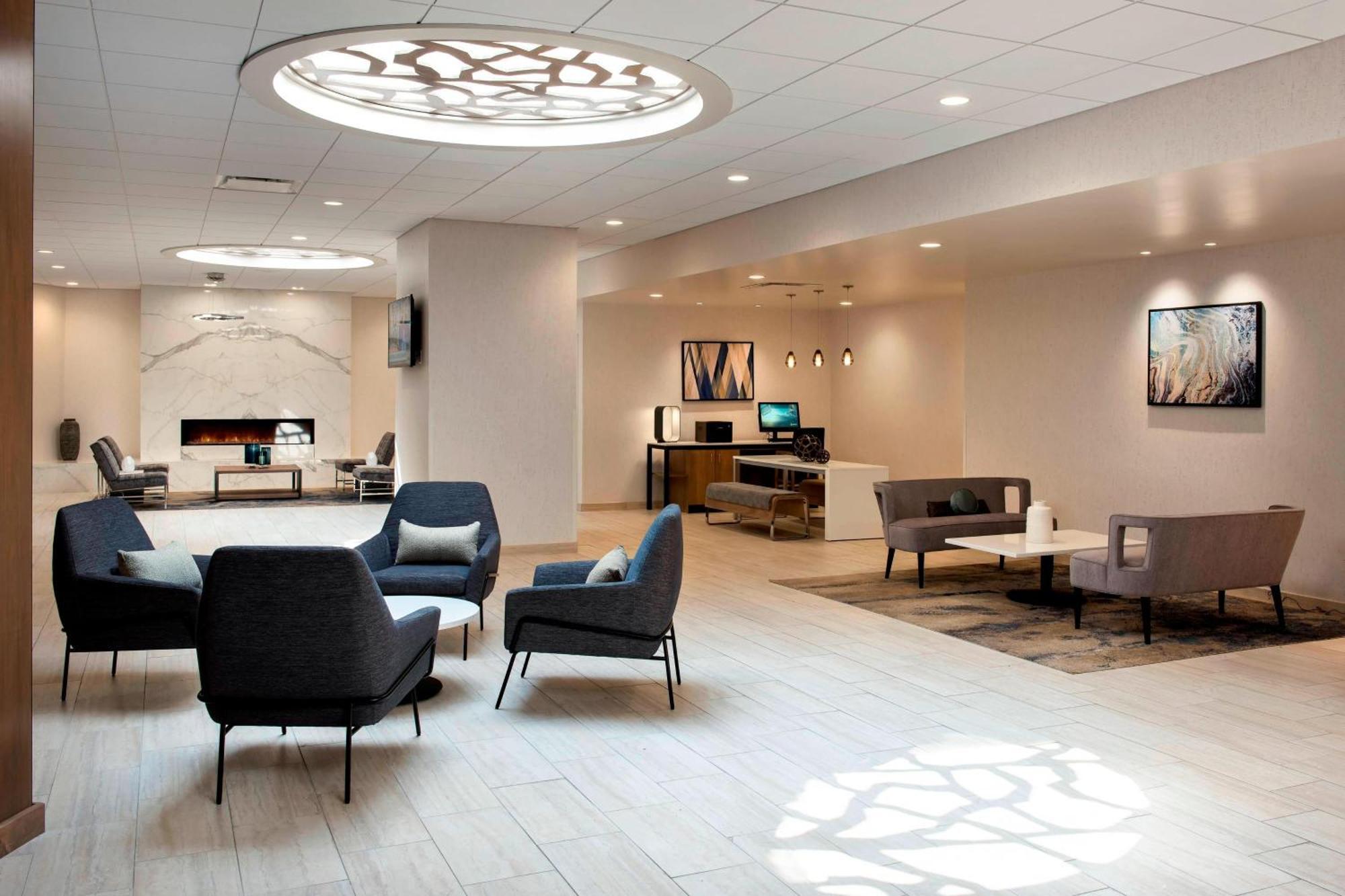 Delta Hotels By Marriott Utica Bagian luar foto