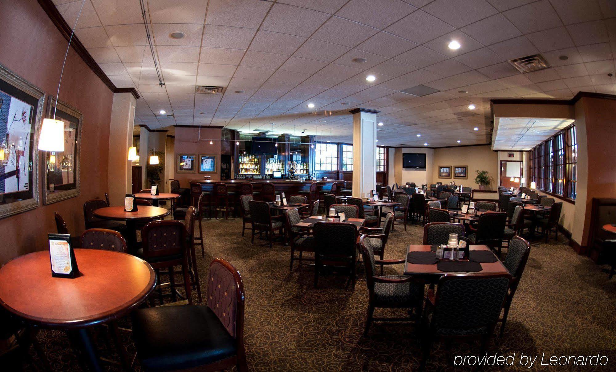 Delta Hotels By Marriott Utica Bagian luar foto